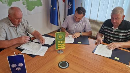 Mirna - podpis pogodbe o komunlanem opremljanju za stanovanjsko cono Zapuze, foto Lapego (2)